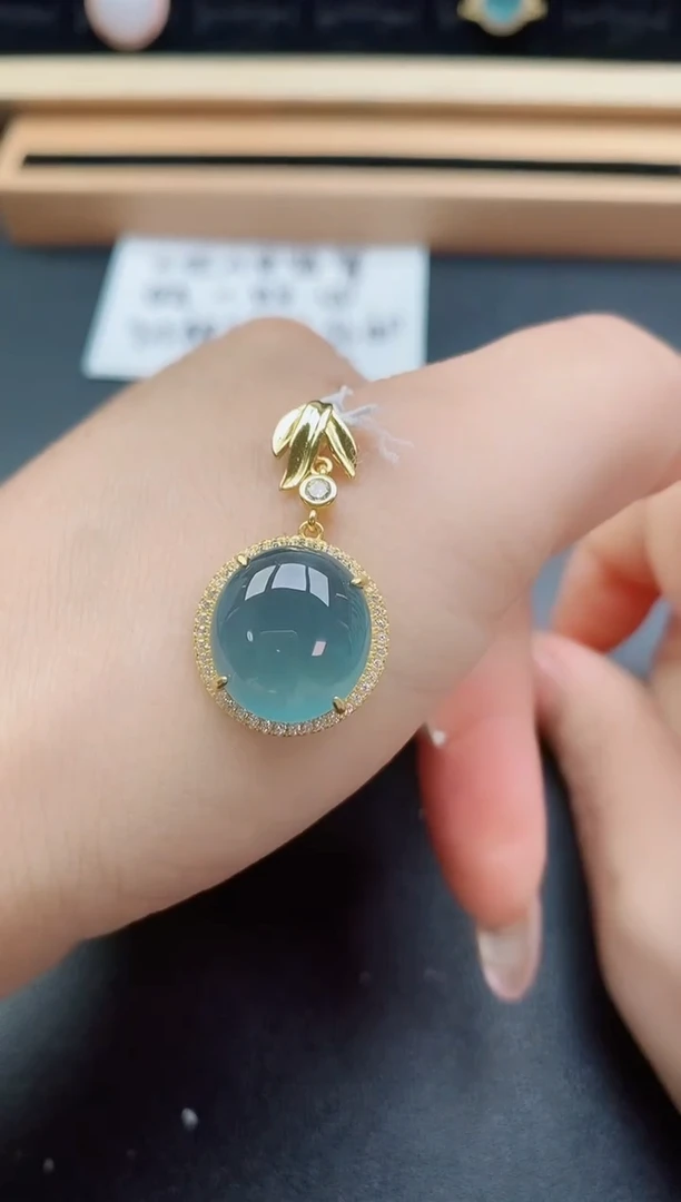 翡翠银S925镶嵌吊坠(赠链)300