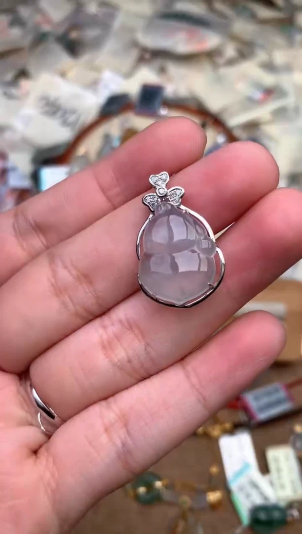 18K金镶嵌挂件翡翠一