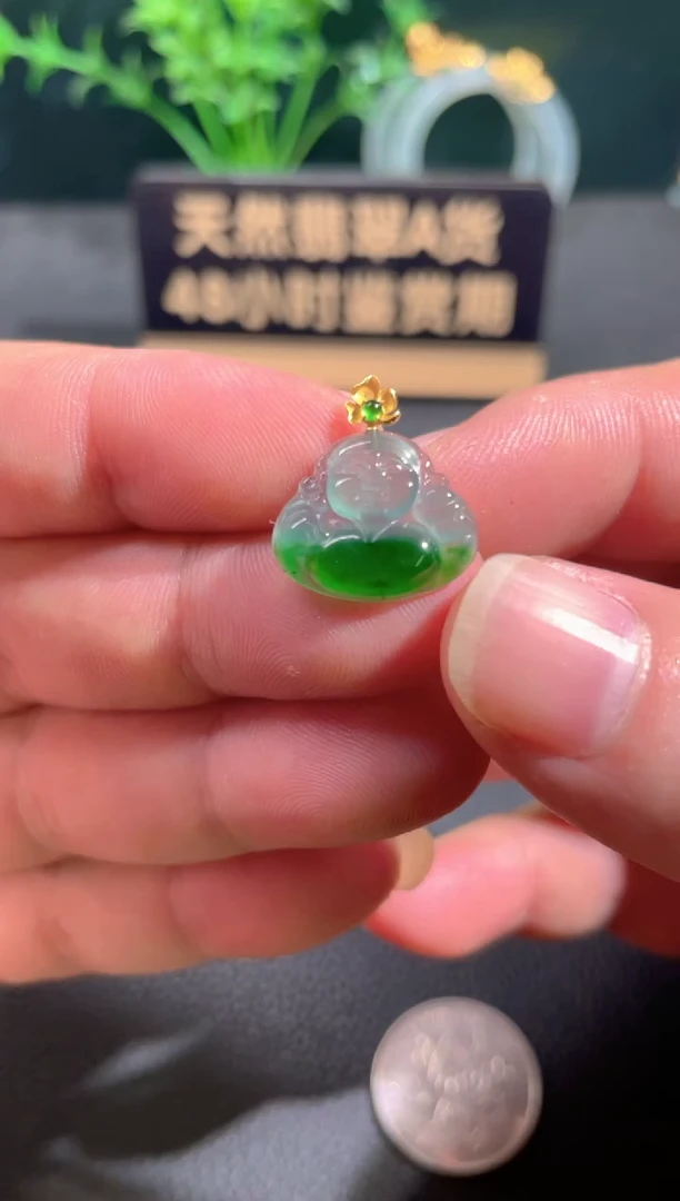 翡翠18K金镶嵌颈饰翡翠