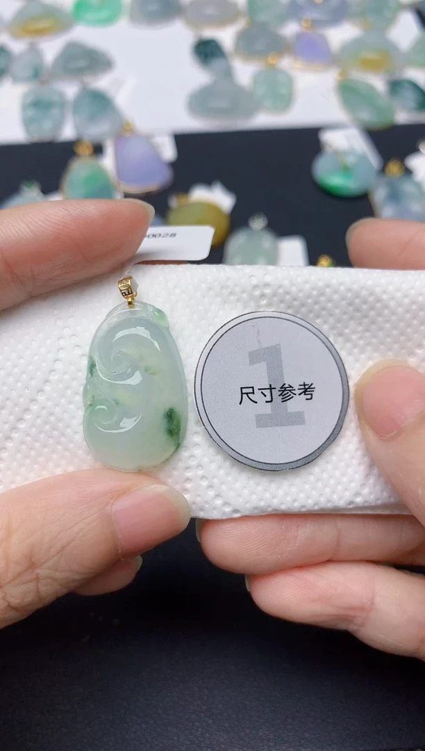 翡翠18K金镶嵌颈饰天然缅甸A货翡翠