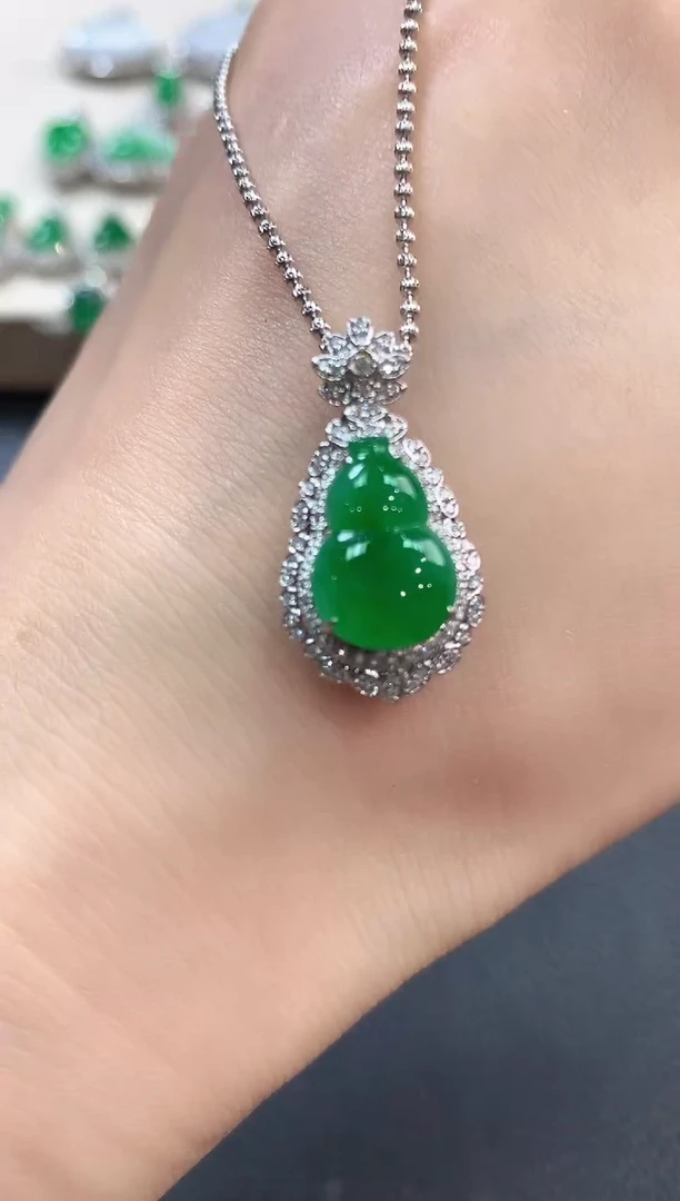 【闪购商品】翡翠吊坠(不含链)18K金镶嵌b84