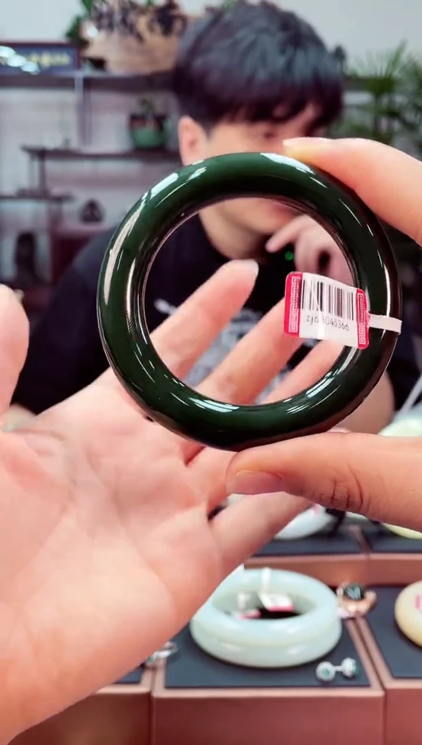 和田玉手镯未镶嵌54碧玉68045366