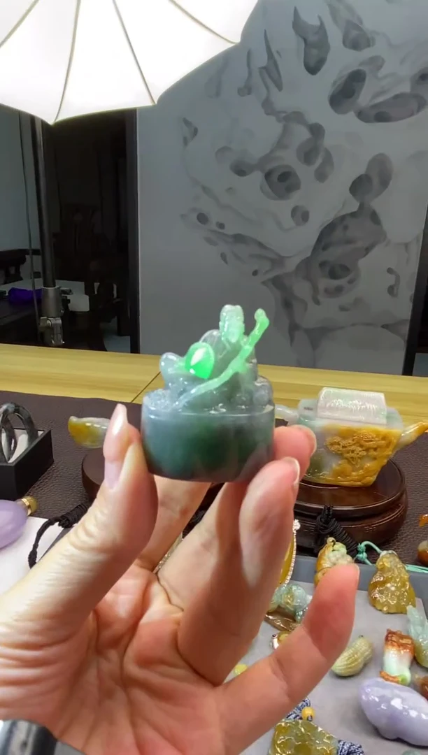 翡翠挂件未镶嵌翡翠带色印章