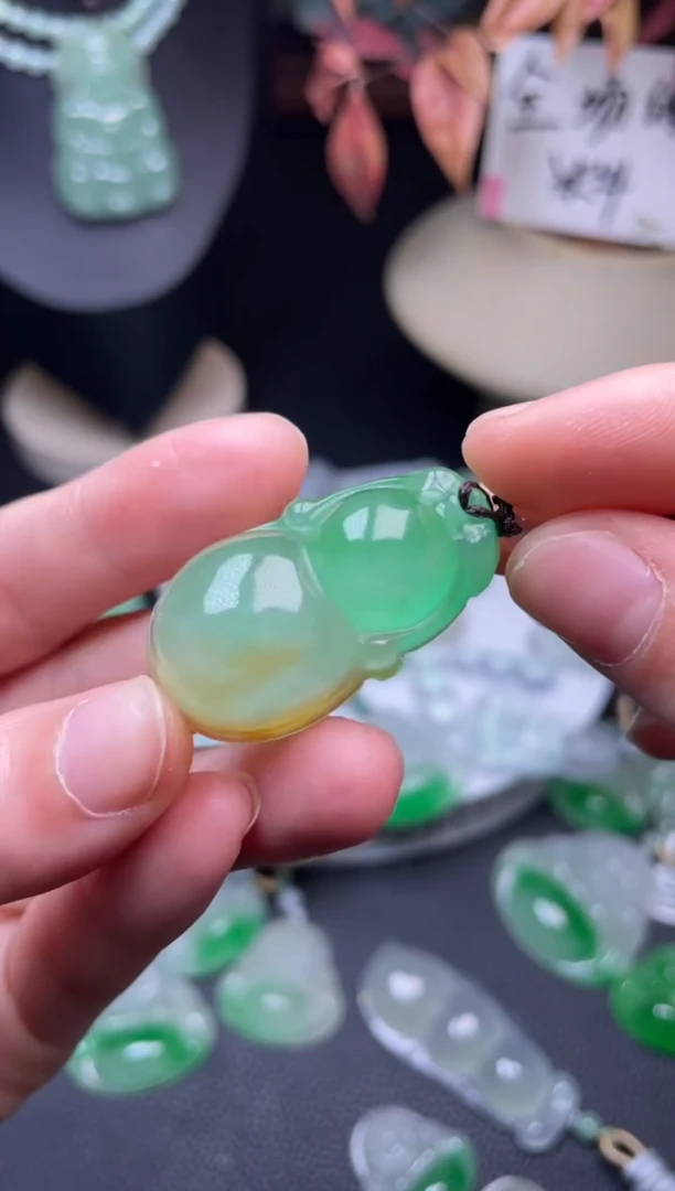 精品吊坠一物一拍