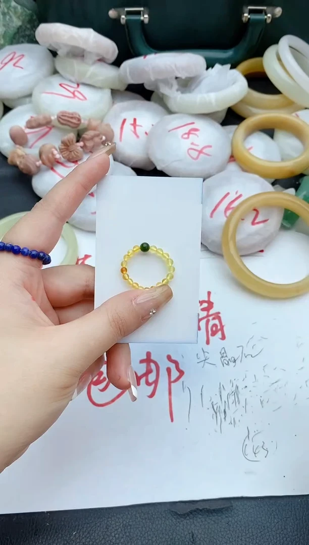 石英质玉手镯未镶嵌108+黄戒指