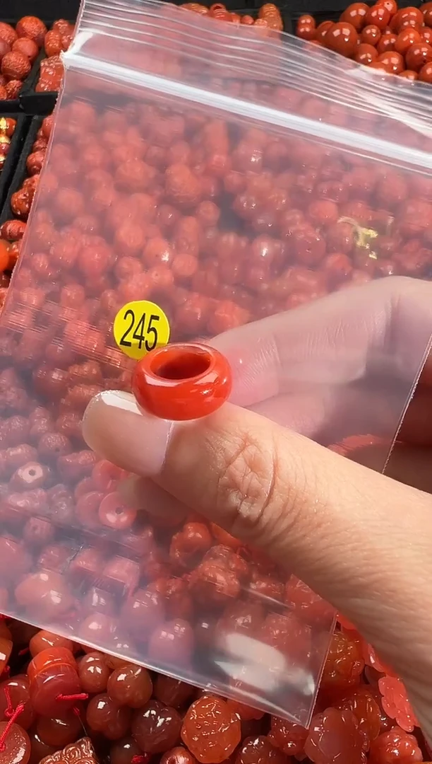 颈饰未镶嵌南红玛瑙1