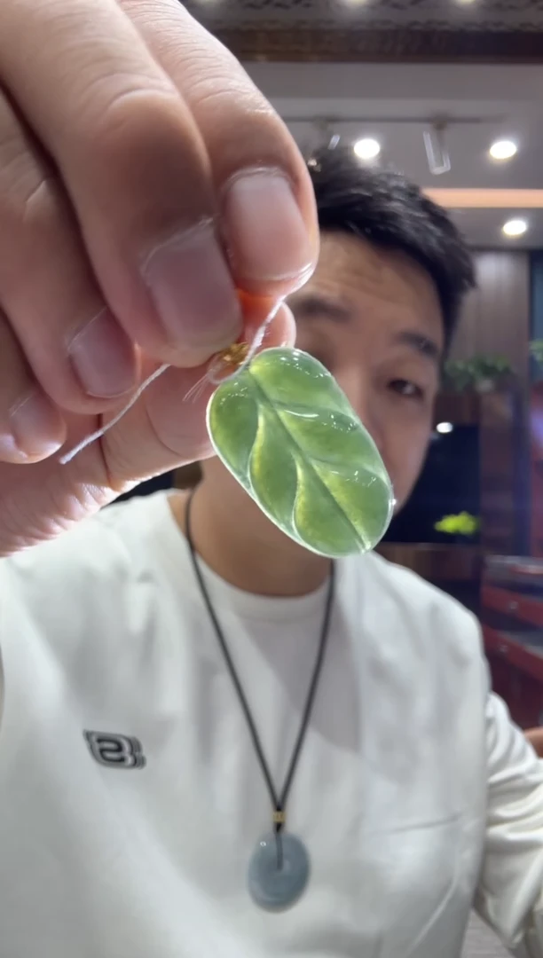 18K金镶嵌挂件翡翠A货翡翠多样性孤品