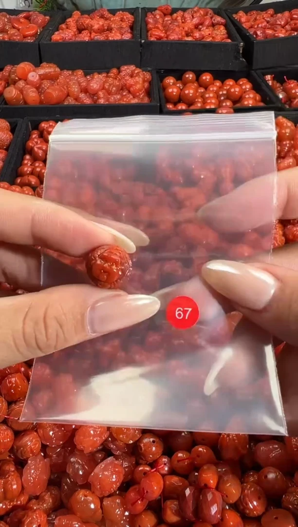 颈饰未镶嵌南红玛瑙1