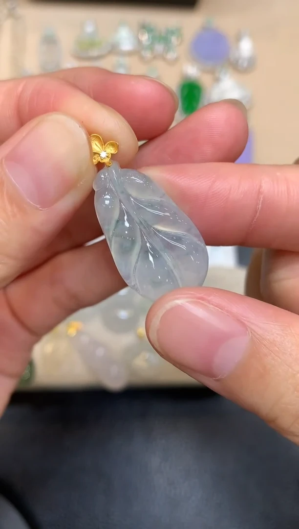 颈饰18K金镶嵌翡翠树叶【无服务费