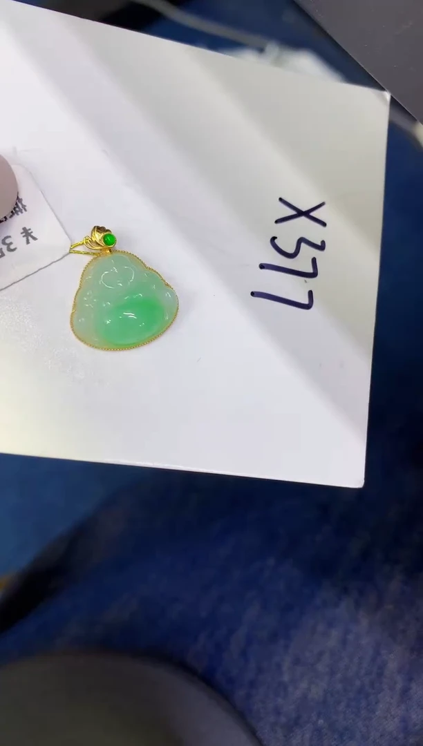 颈饰18K金镶嵌翡翠缅甸天然翡翠A货