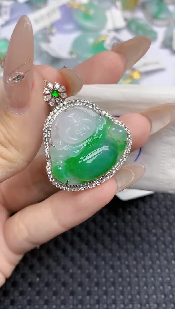 颈饰18K金镶嵌翡翠   天然翡翠A货  百元以上9米证书费自理