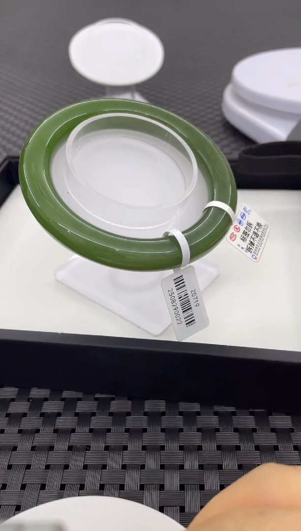 未镶嵌手镯和田玉无****影手镯一条60+（多样性发一件）Z0719