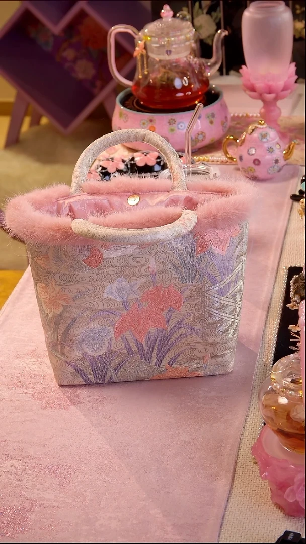 非遗西阵织 如图所示