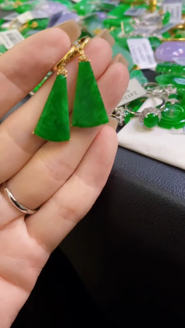 【闪购商品】翡翠颈饰18K金镶嵌耳饰