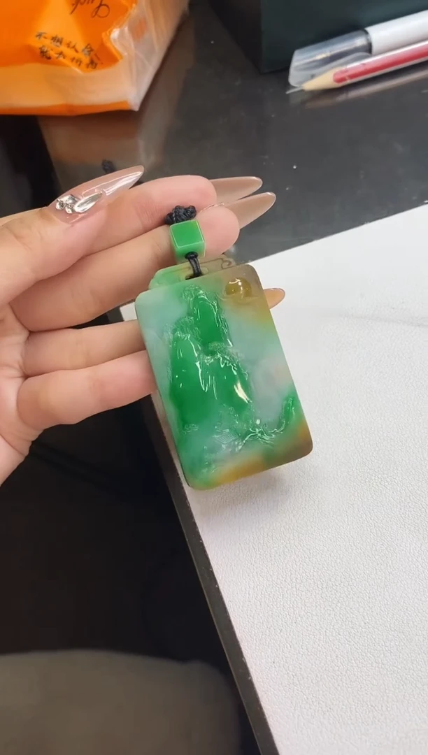 【闪购商品】翡翠颈饰未镶嵌山水牌