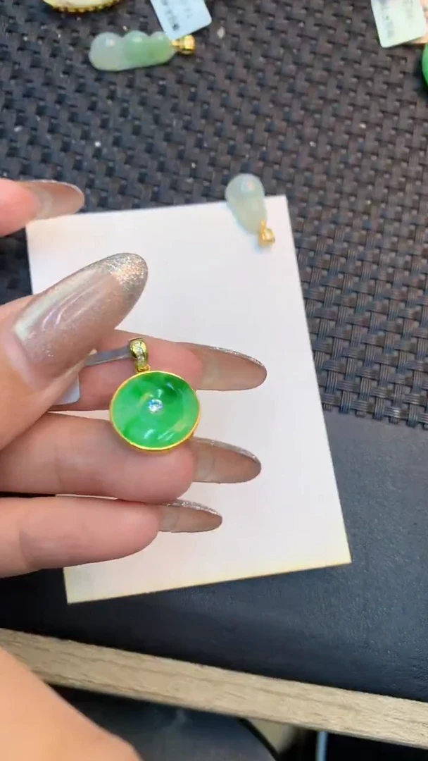 颈饰未镶嵌翡翠1