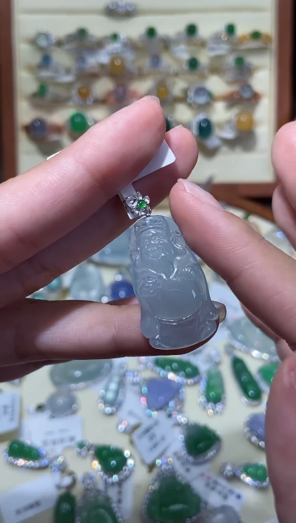 翡翠18K金镶嵌颈饰天然缅甸A货翡翠吊坠