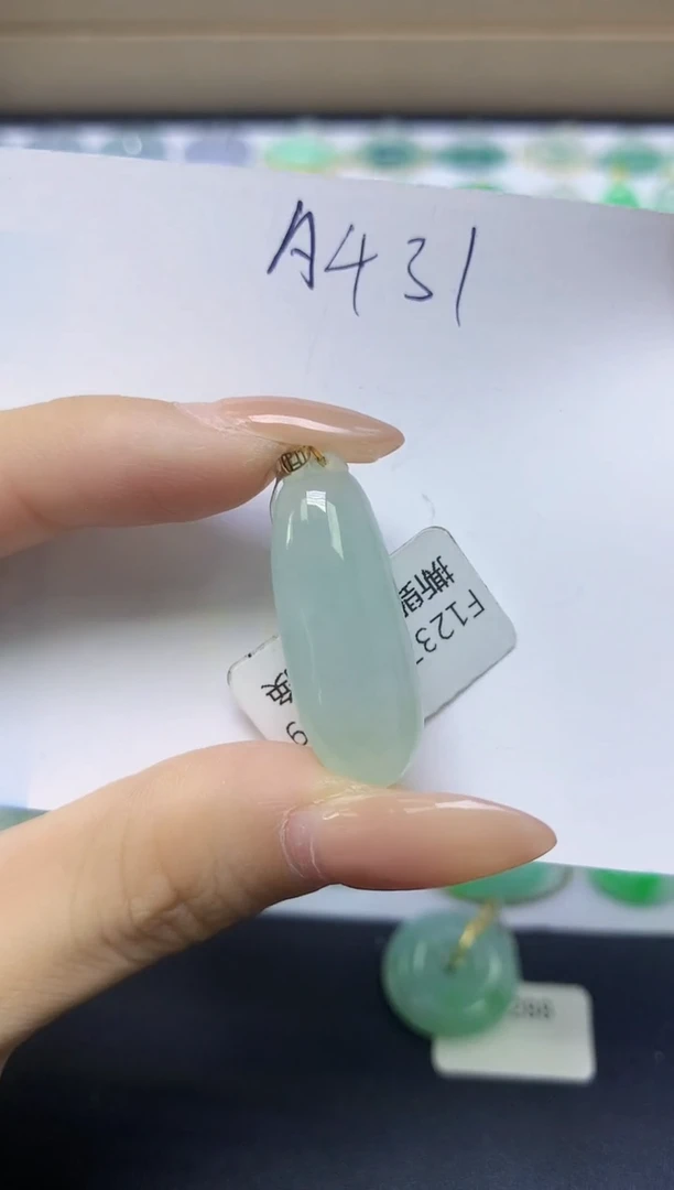 颈饰18K金镶嵌翡翠天然缅甸A货翡翠百元以上9元证书费自理