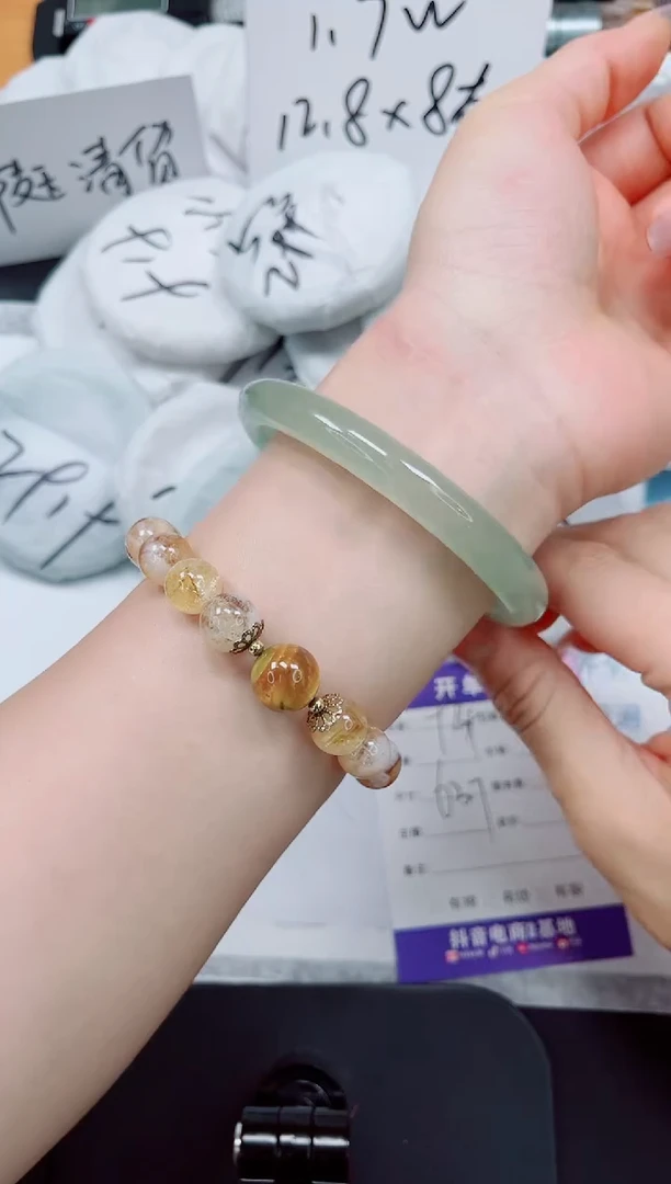 石英质玉手镯未镶嵌94/63.7