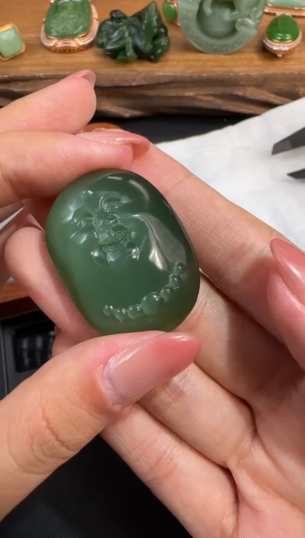 颈饰未镶嵌和田玉1