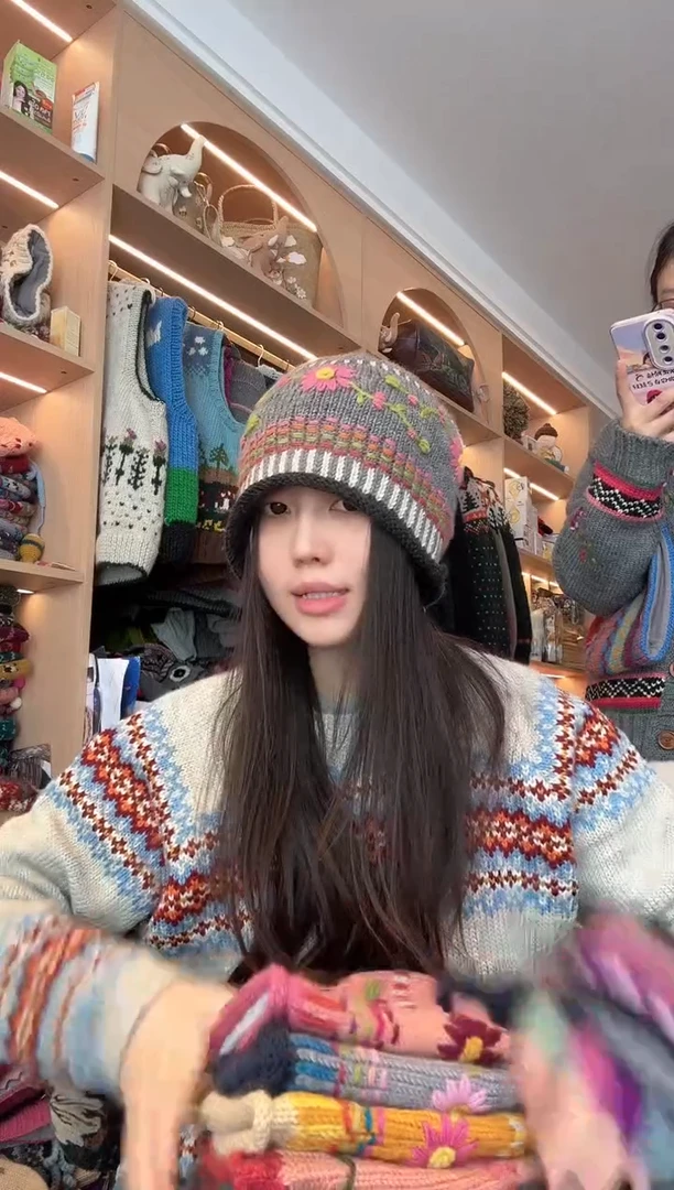 羊毛灰色刺绣帽