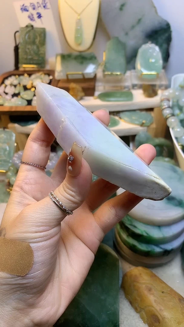 未镶嵌挂件翡翠万****山 缅甸A货翡翠，没有运费险