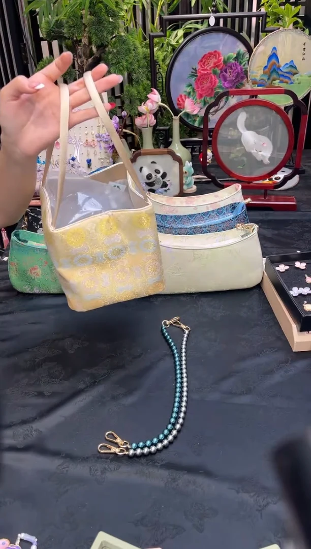 织绣黑*非遗苏绣饰品