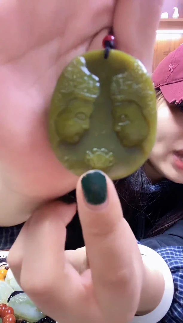 未镶嵌蛇纹石玉吊坠