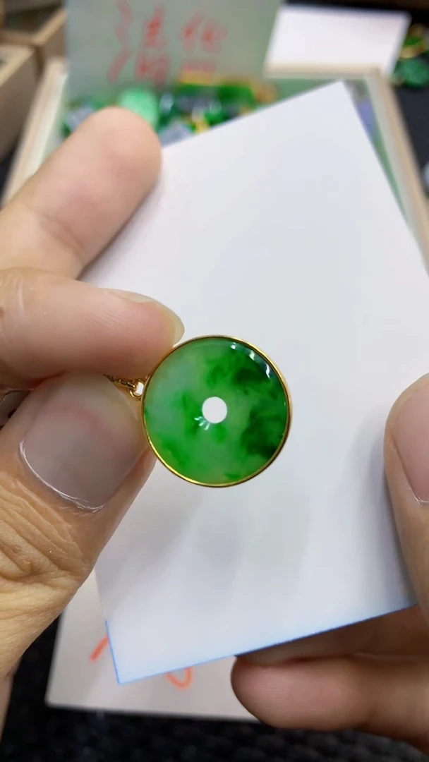 翡翠未镶嵌吊坠(不含链)1