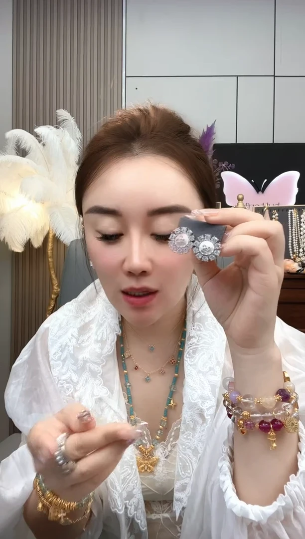 亚克力钛钢太后耳钉