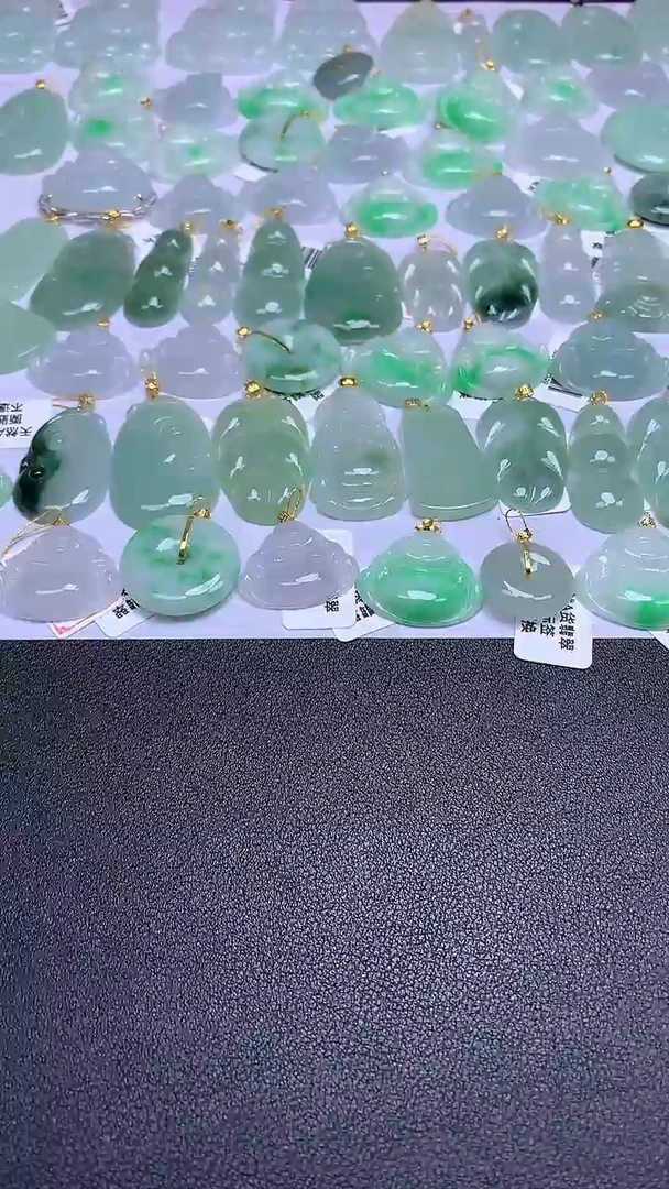 颈饰18K金镶嵌翡翠A货