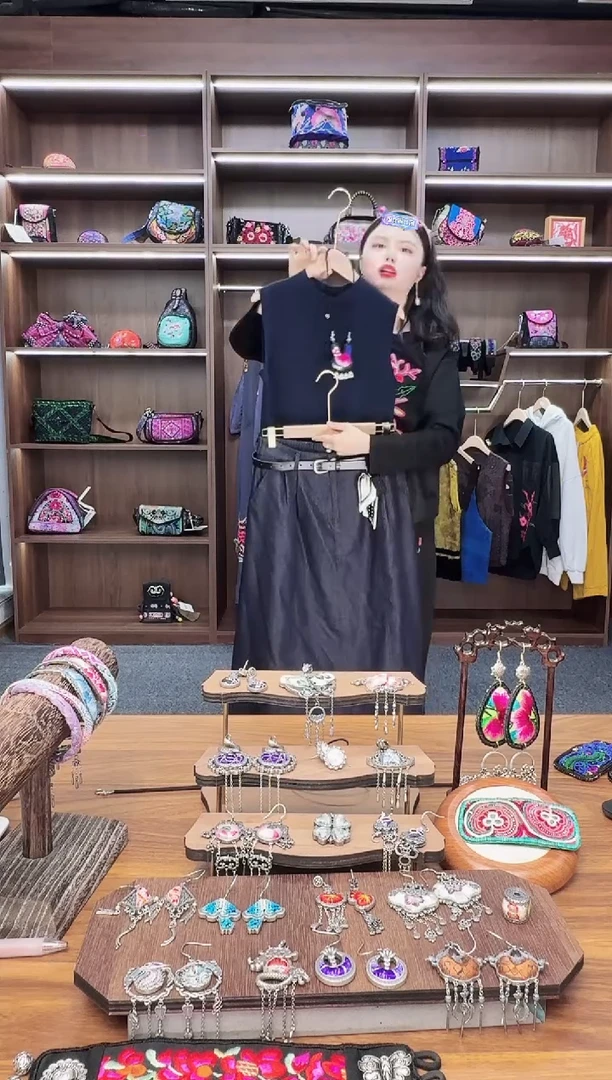织绣A163蒙阿苏苗绣传承店
