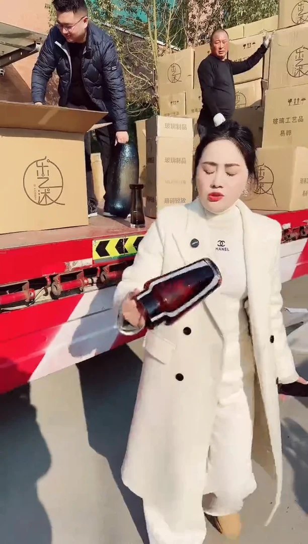 【闪购商品】玻璃安琪微瑕花瓶--73PBW