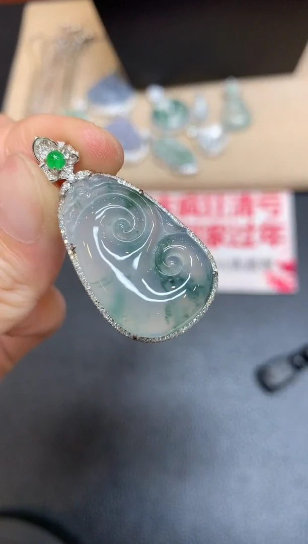 【闪购商品】翡翠吊坠(不含链)18K金镶嵌如意【无服务费