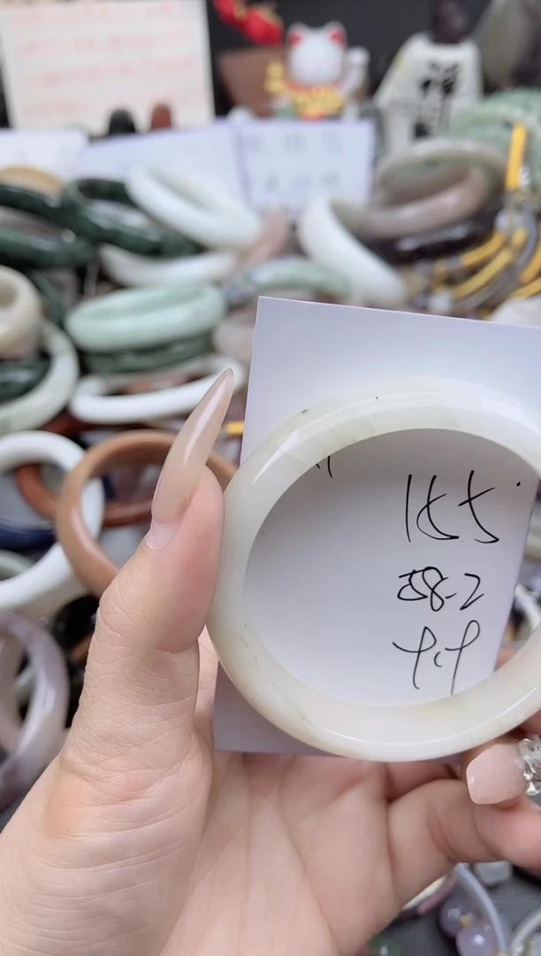 未镶嵌手镯石英质玉155