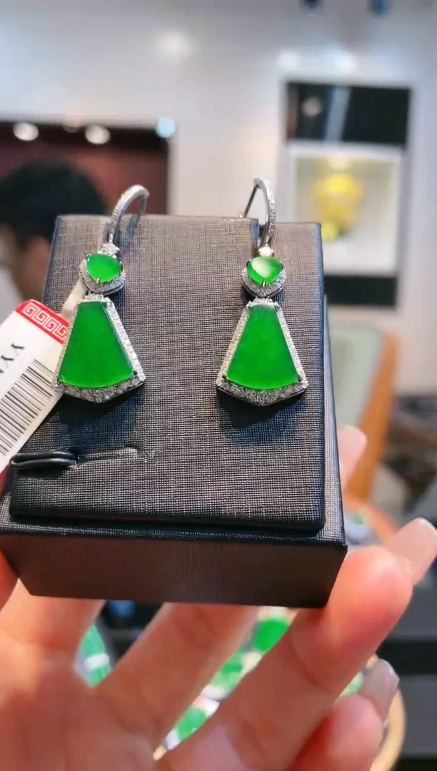 【闪购商品】翡翠颈饰18K金镶嵌A77天然A货翡翠耳饰