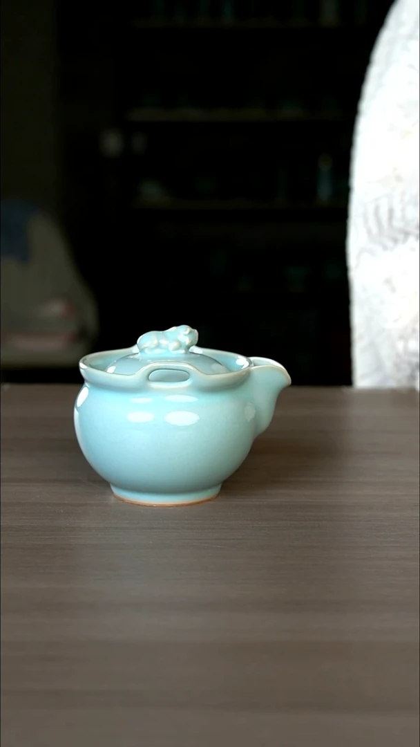 【闪购商品】杯天青貔貅手抓壶微瑕不开片