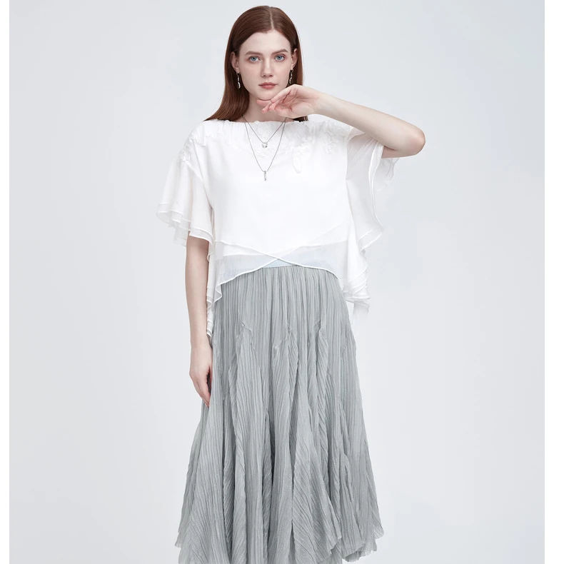 圣迪奥女装黑色小众休闲圆领绣花不规则短袖衬衫S222Z0485