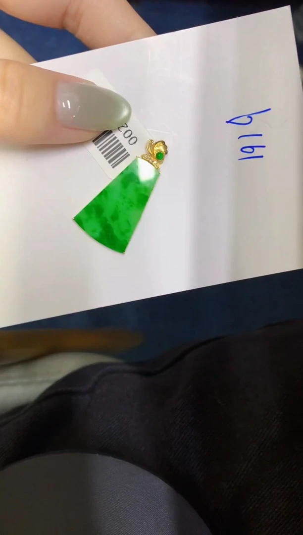 翡翠18K金镶嵌颈饰缅甸天然翡翠A货