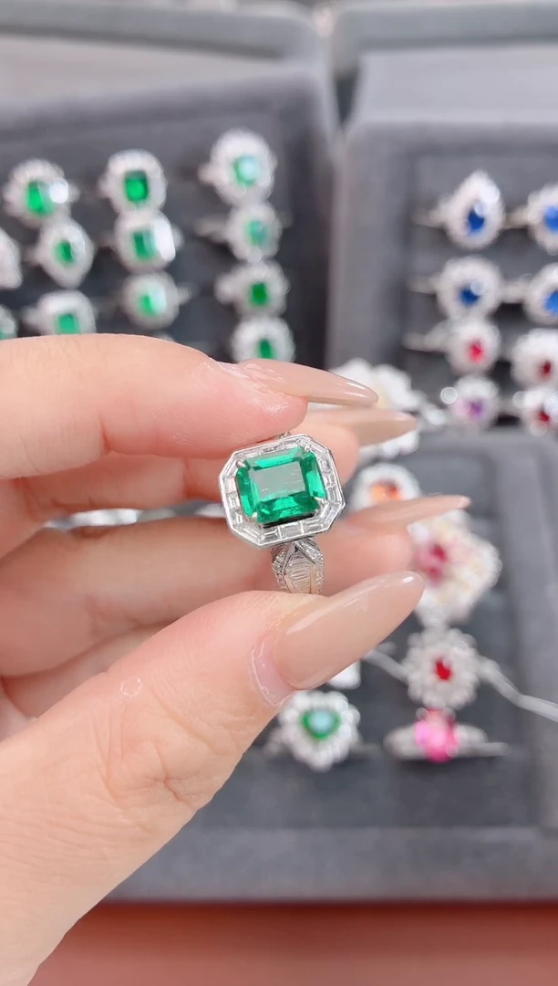 18K金镶嵌戒指祖母绿1.65克拉