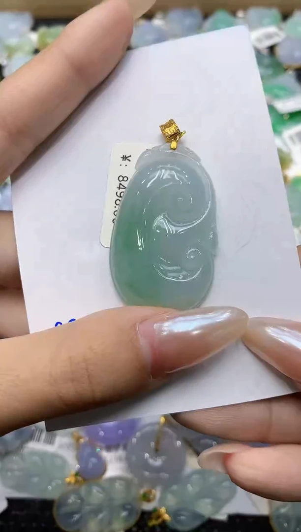 翡翠18K金镶嵌颈饰111111111111