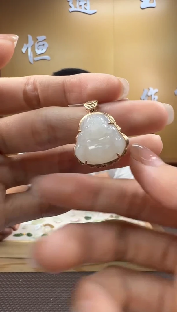 和田玉18K金镶嵌颈饰挂件