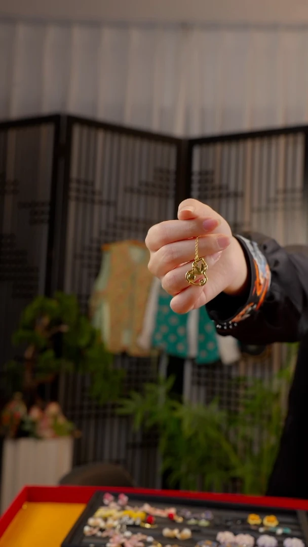 刺绣五**道非遗苏绣绒花手工饰品