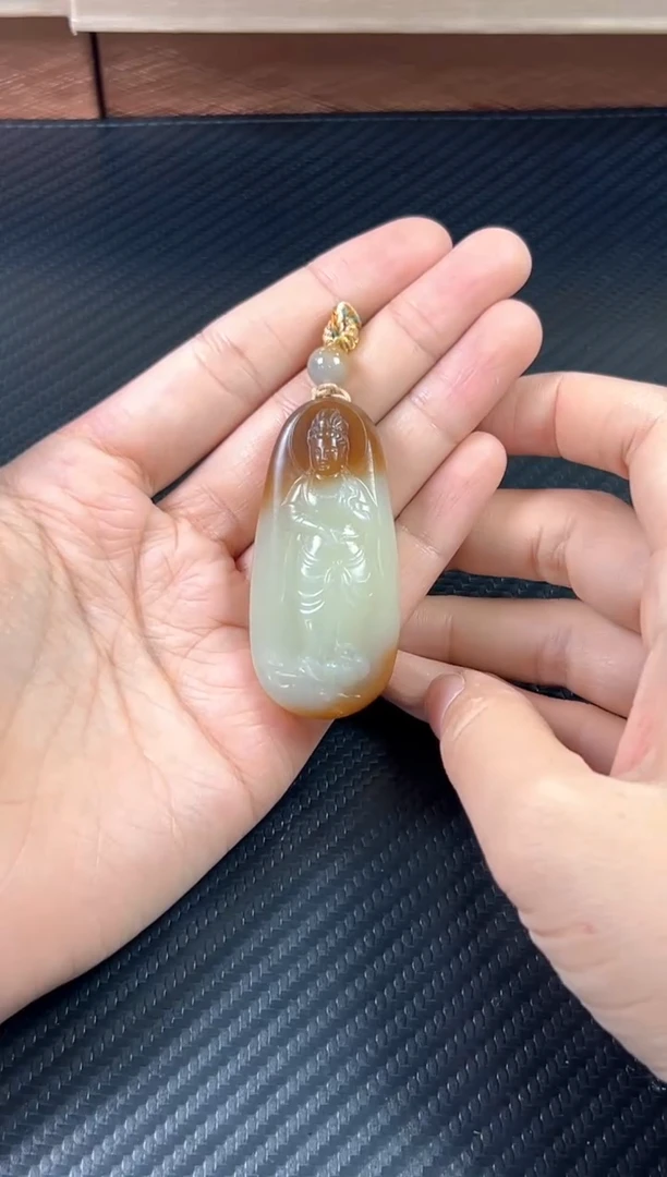 吊坠(赠链)未镶嵌和田玉若羌微色差