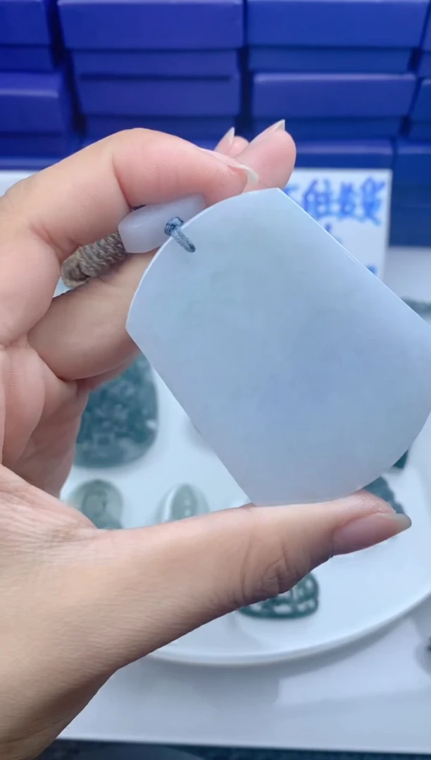 翡翠未镶嵌颈饰