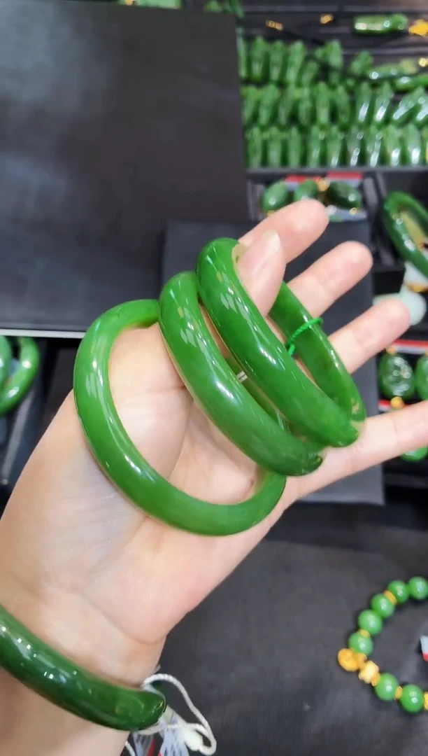 未镶嵌手镯和田玉53-57多样性发一微带红皮