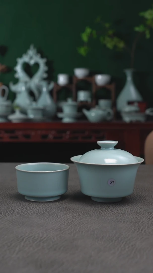 61号天蓝无纹精品马蹄两才赠微瑕单杯~帆
