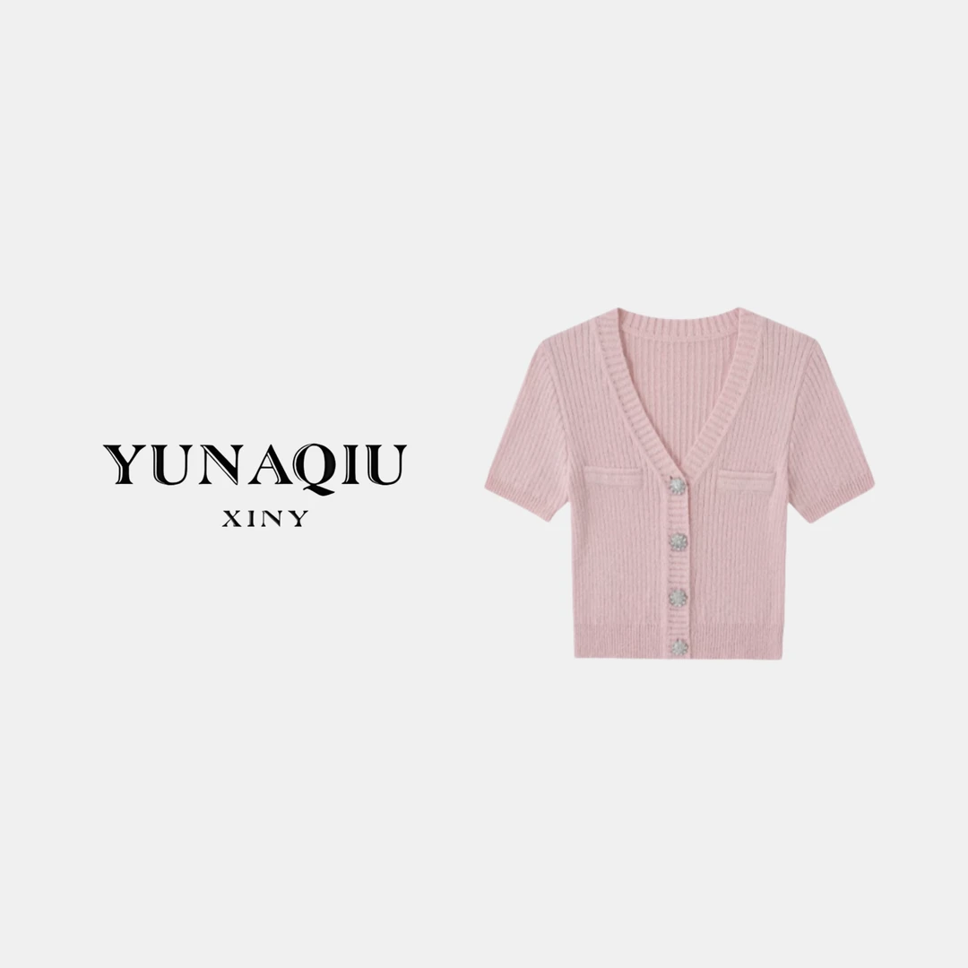【王百万推荐】灰粉色V领水钻单排扣短款针织短袖-9247
