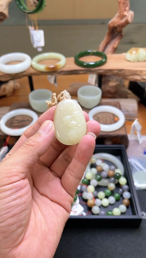 吊坠(不含链)未镶嵌和田玉若羌糖黄 御龙观音9006938