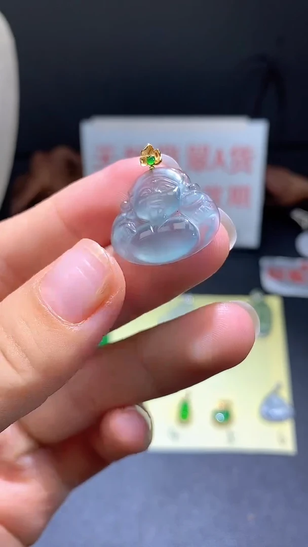 翡翠18K金镶嵌颈饰翡翠吊坠